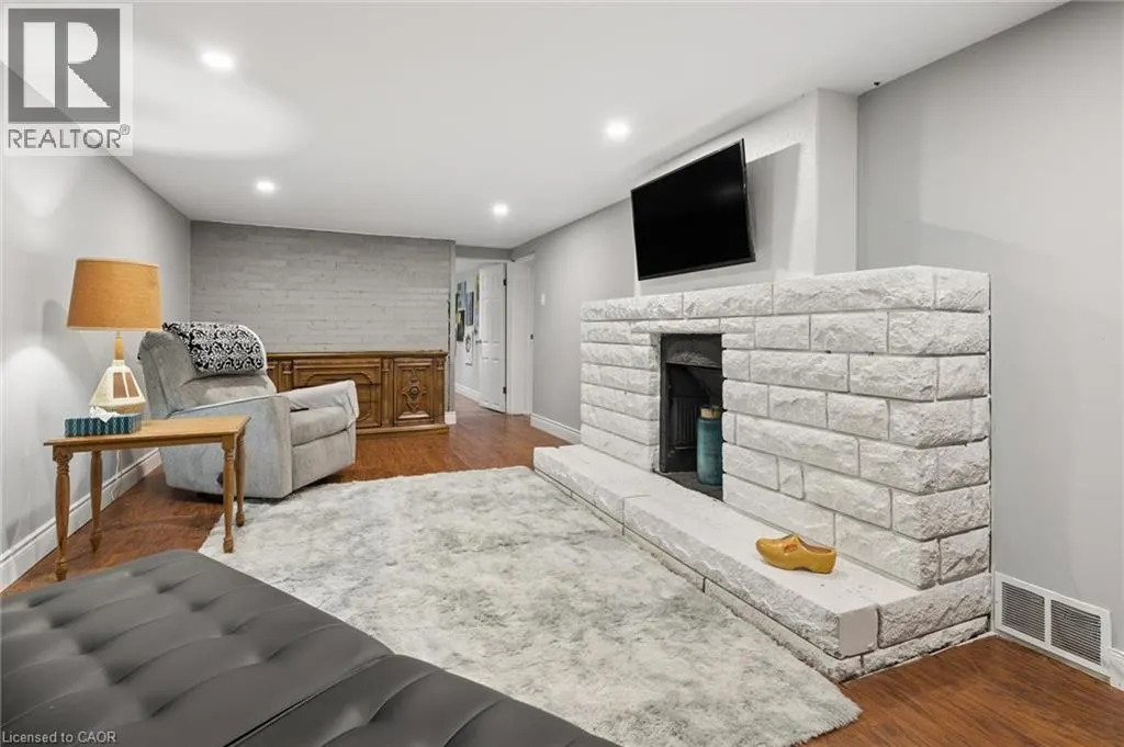 3 OAKWOOD Avenue