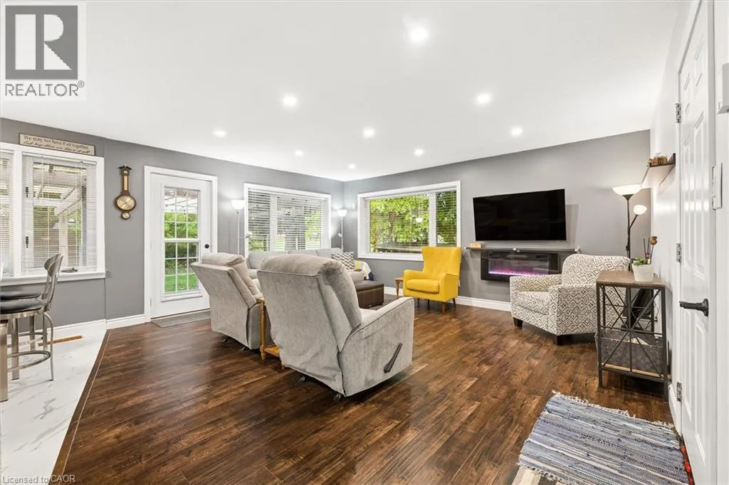 3 OAKWOOD Avenue