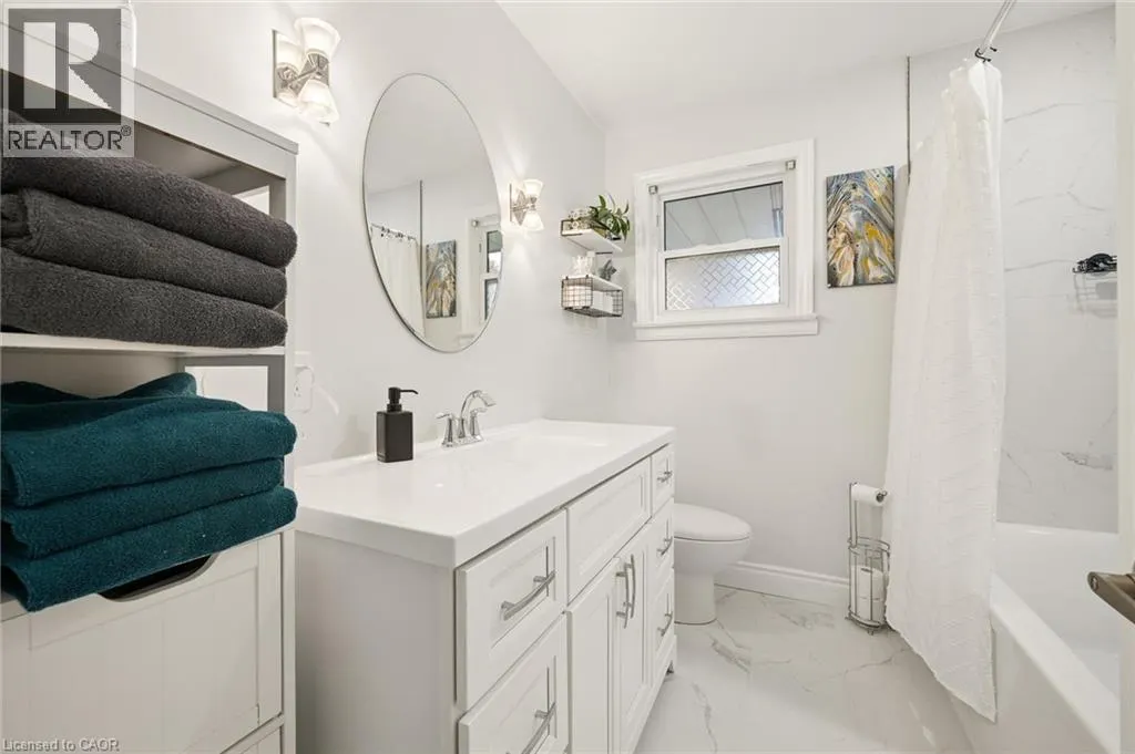 3 OAKWOOD Avenue