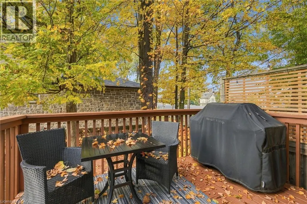 8 GOLDENVIEW Court