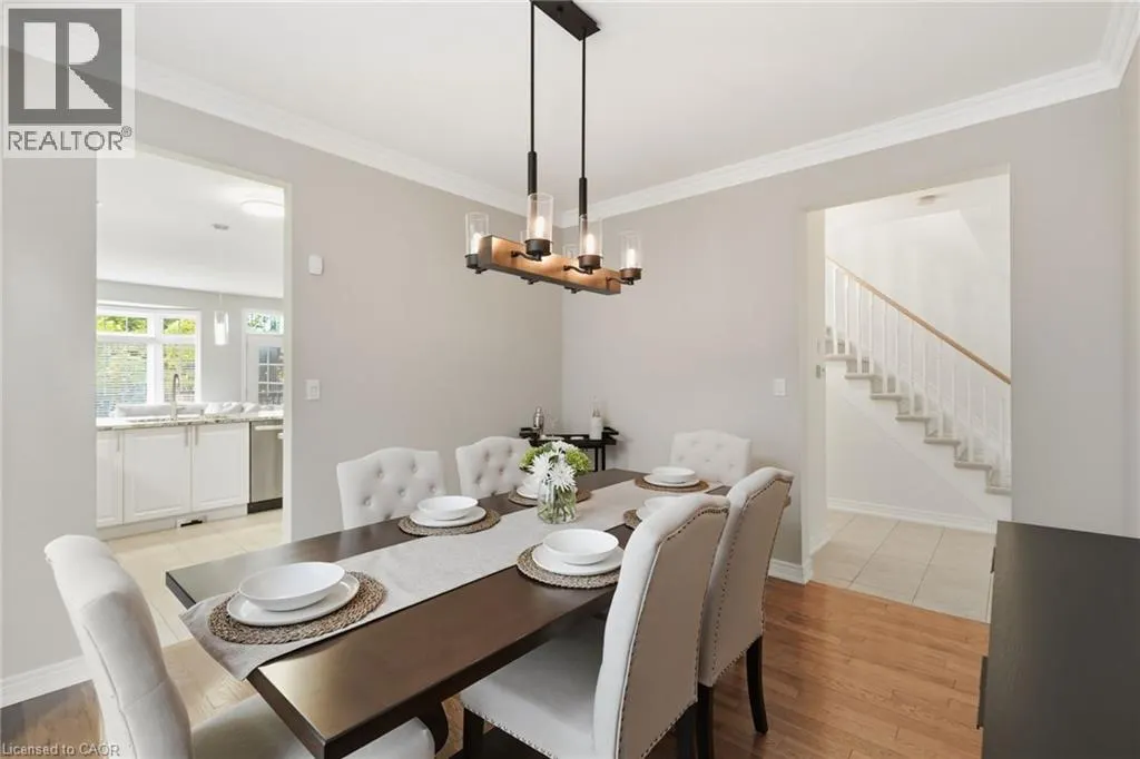 8 GOLDENVIEW Court