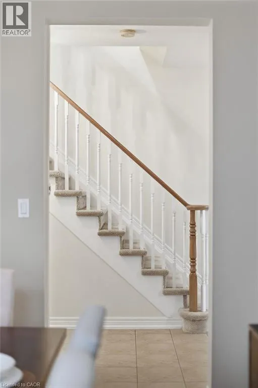 8 GOLDENVIEW Court
