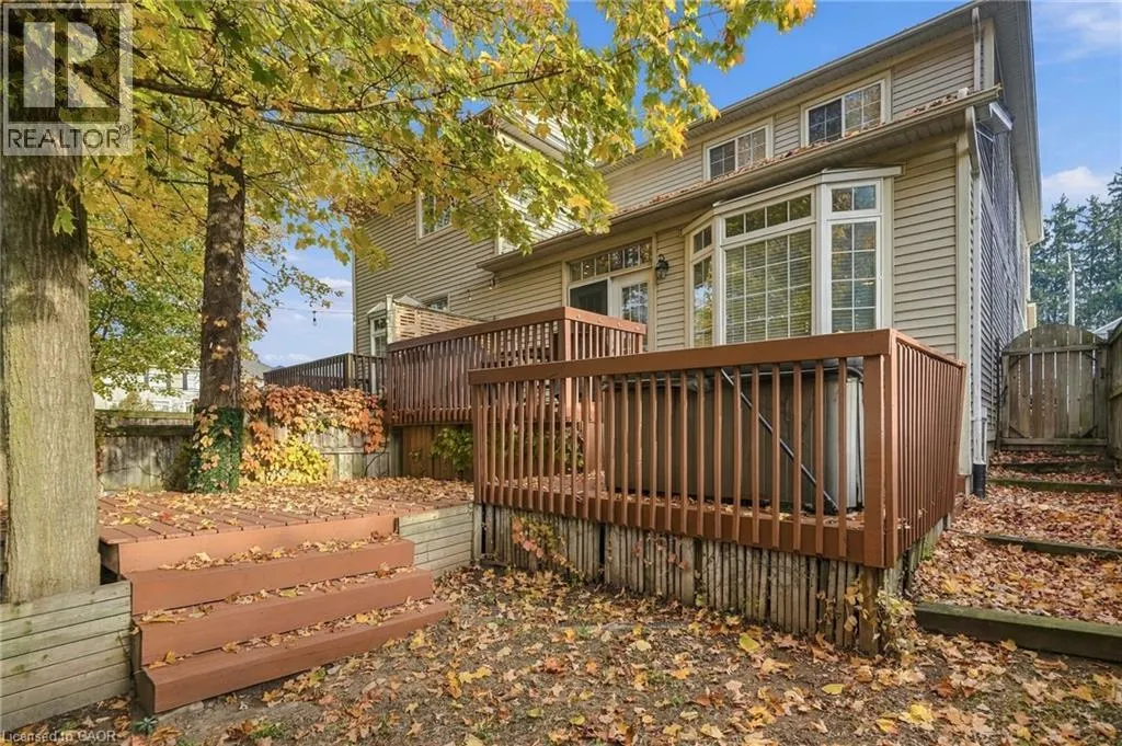 8 GOLDENVIEW Court