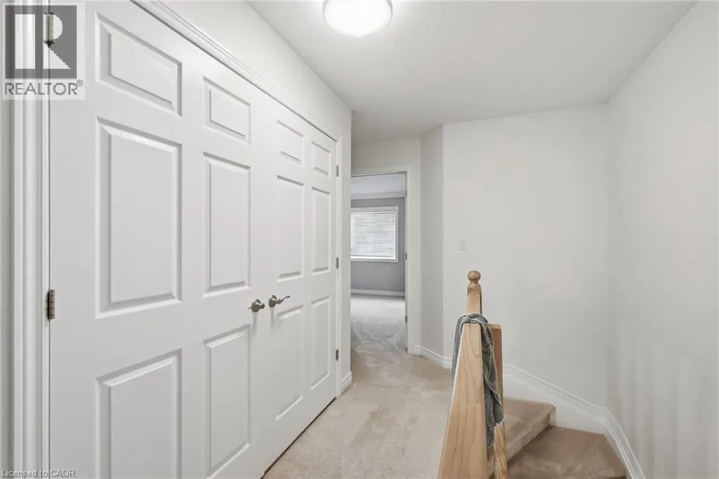 8 GOLDENVIEW Court