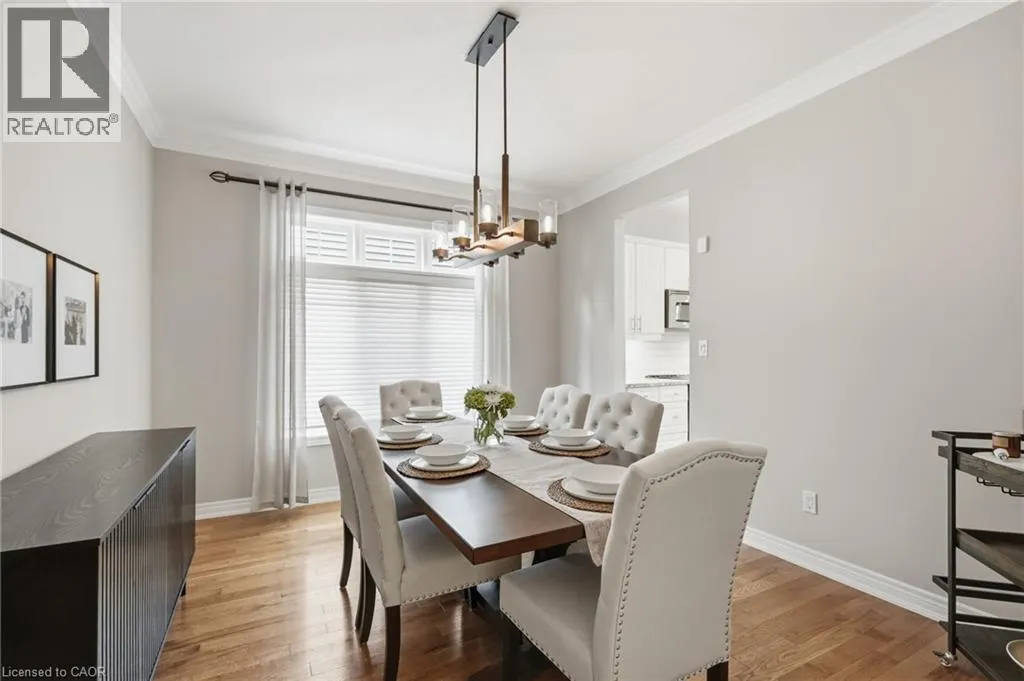 8 GOLDENVIEW Court