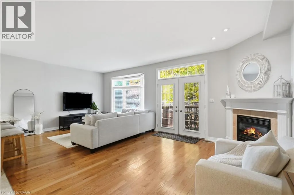 8 GOLDENVIEW Court