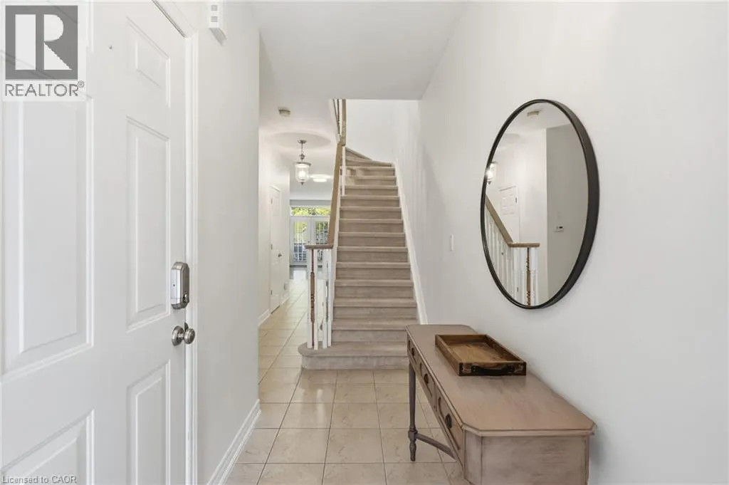 8 GOLDENVIEW Court