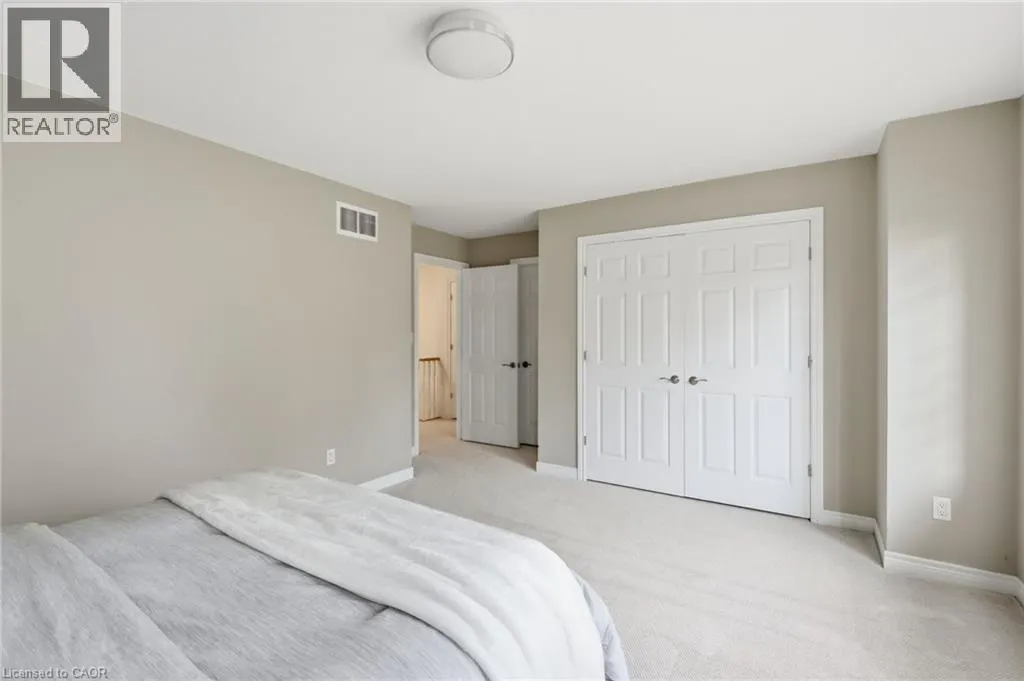 8 GOLDENVIEW Court