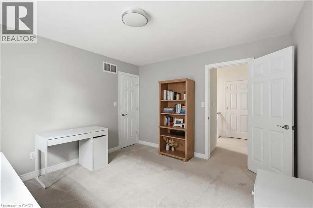 8 GOLDENVIEW Court