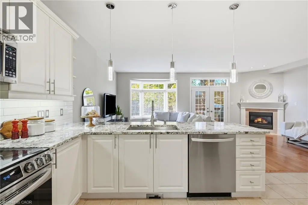 8 GOLDENVIEW Court