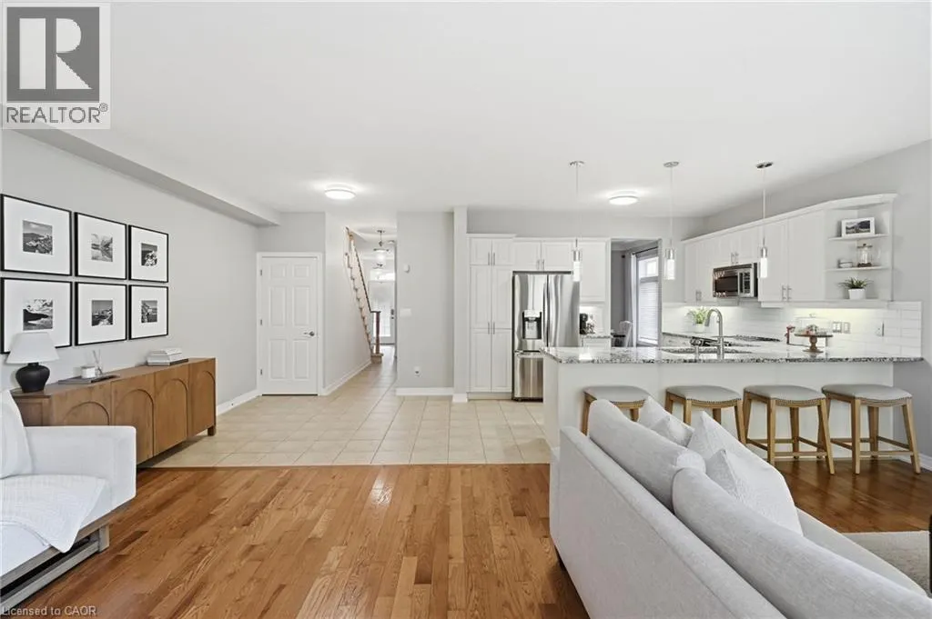 8 GOLDENVIEW Court