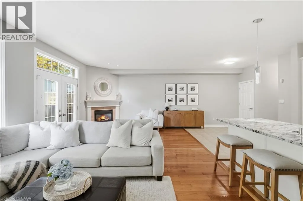 8 GOLDENVIEW Court