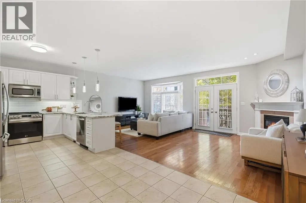 8 GOLDENVIEW Court