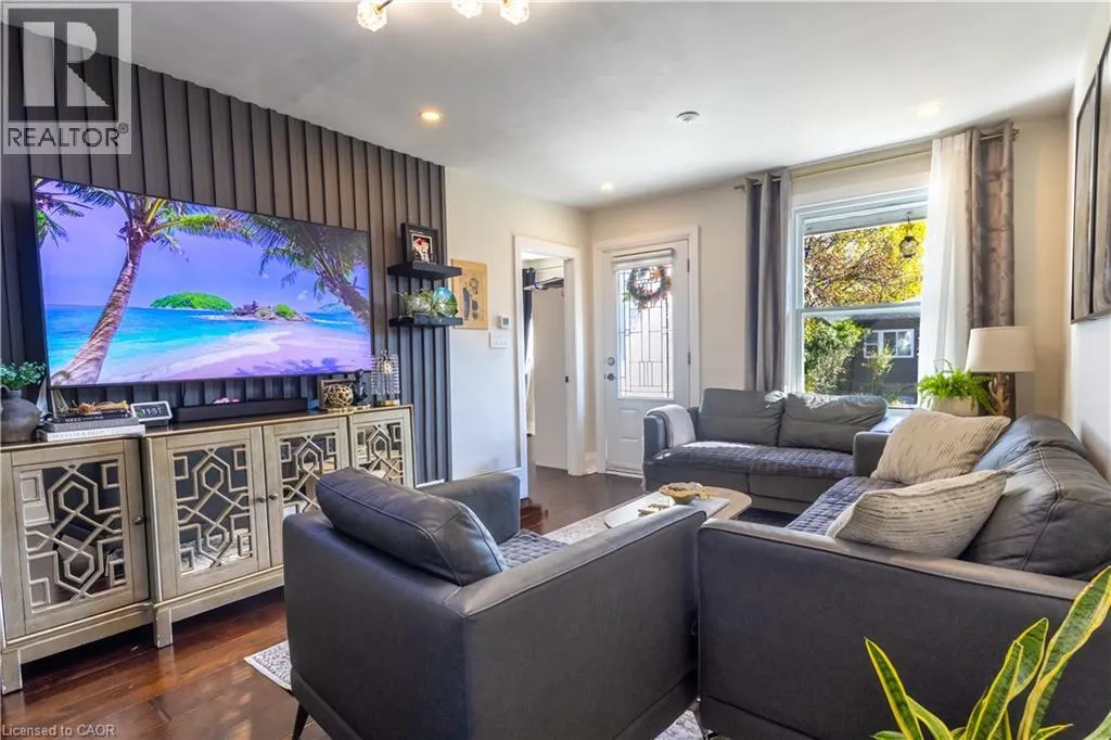 103 TUXEDO Avenue N