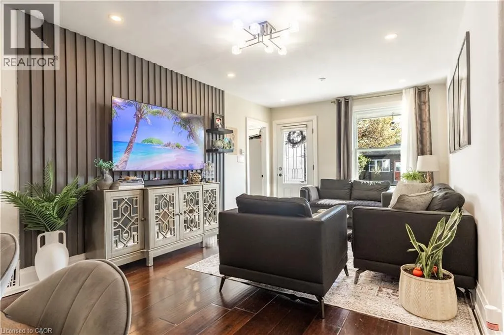 103 TUXEDO Avenue N