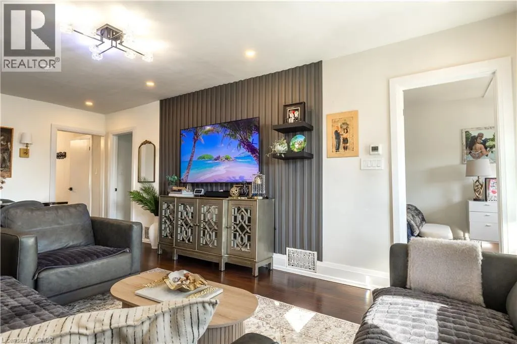 103 TUXEDO Avenue N