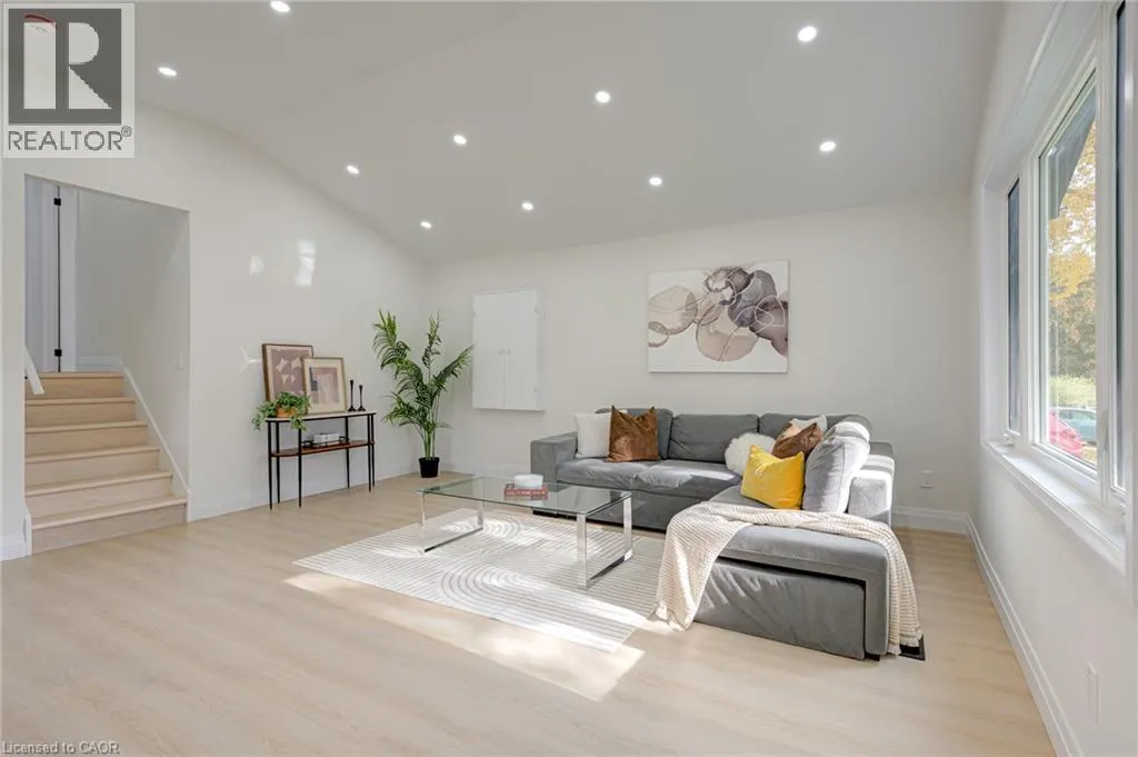 6 HILLSIDE Drive