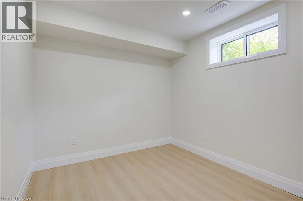6 HILLSIDE Drive