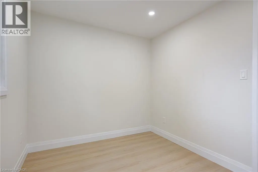 6 HILLSIDE Drive