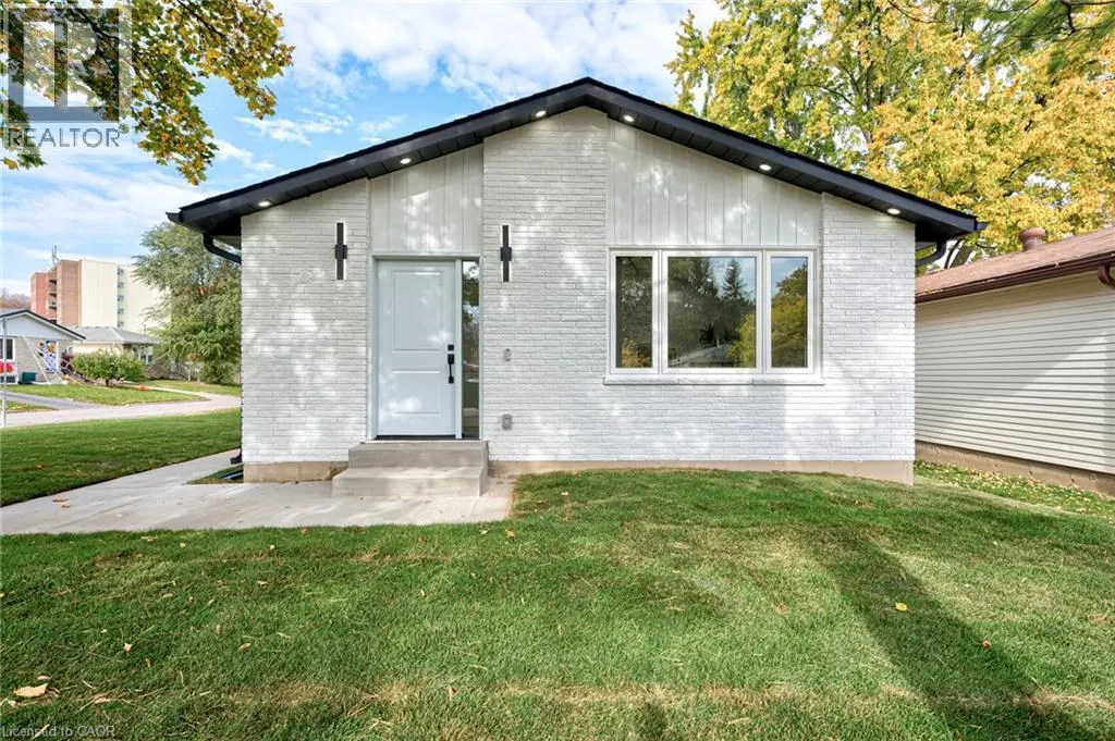 6 HILLSIDE Drive