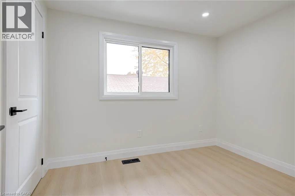 6 HILLSIDE Drive