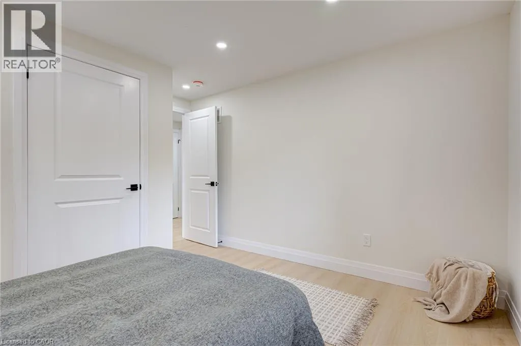 6 HILLSIDE Drive
