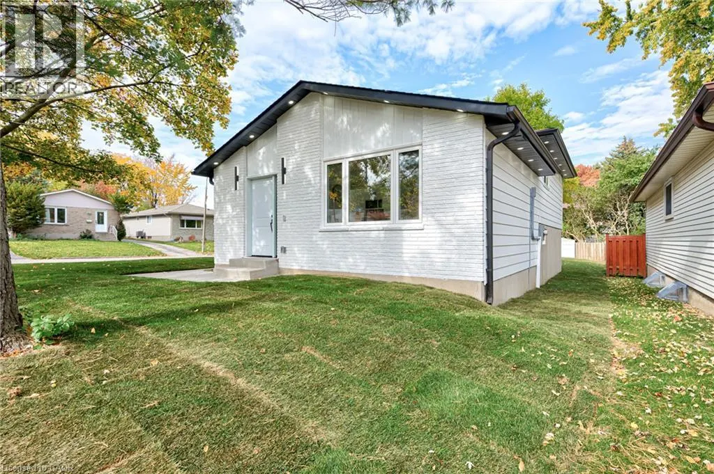 6 HILLSIDE Drive