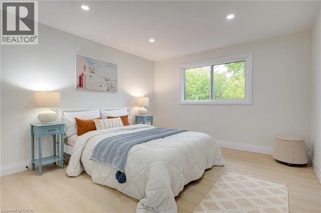 6 HILLSIDE Drive