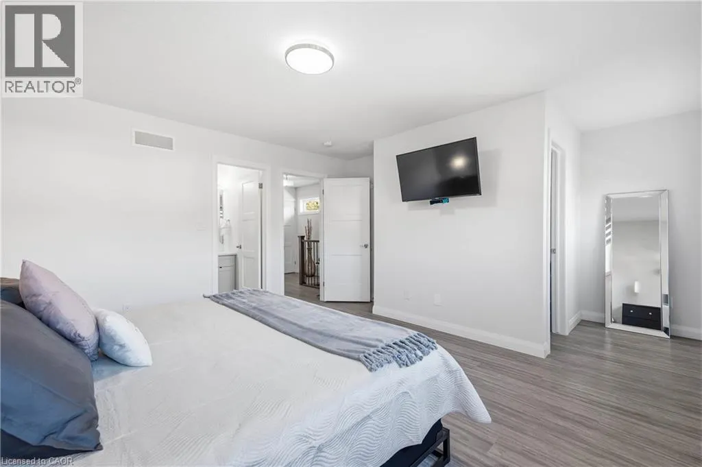 137 ELGIN Street