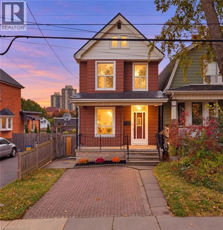 109 MACAULAY Street E