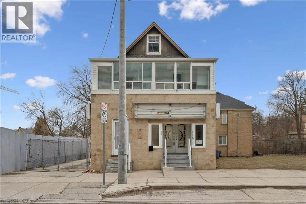 496 E KING Street E