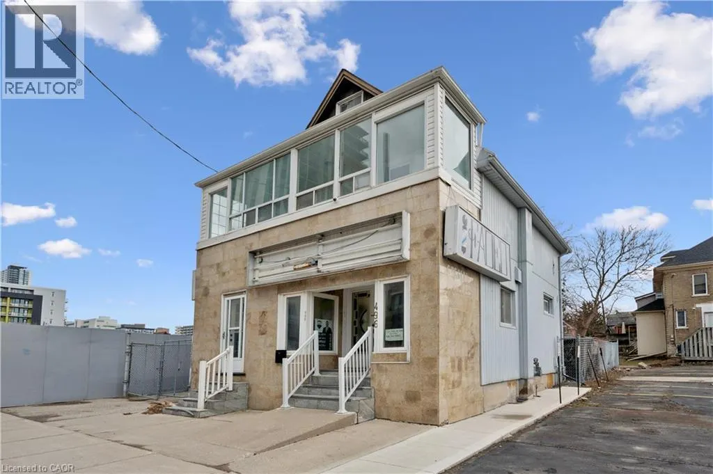 496 E KING Street E