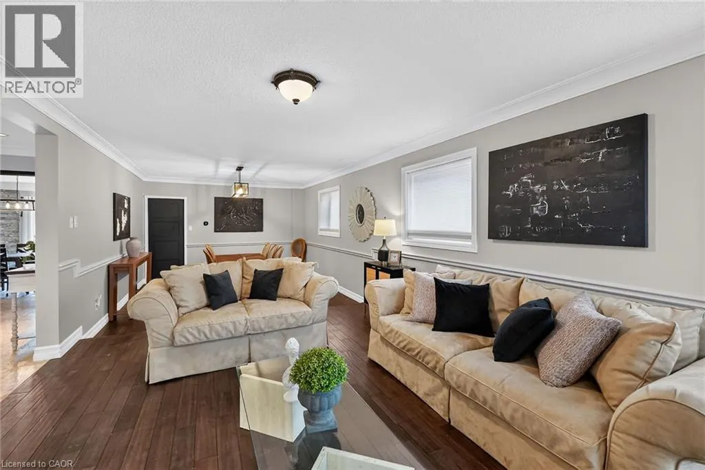 110 COVE Crescent