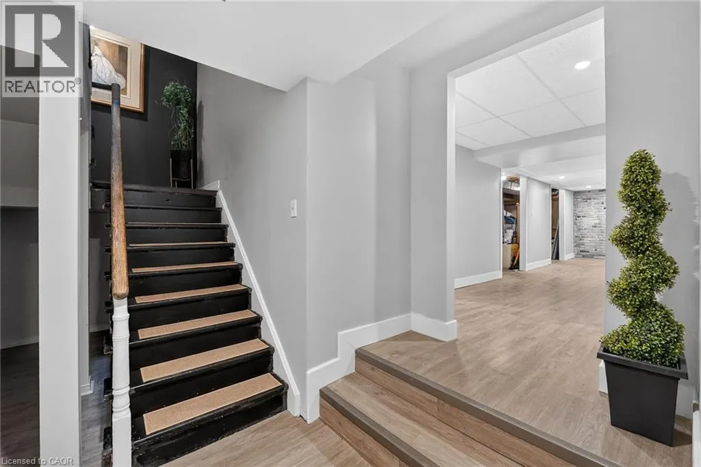 110 COVE Crescent
