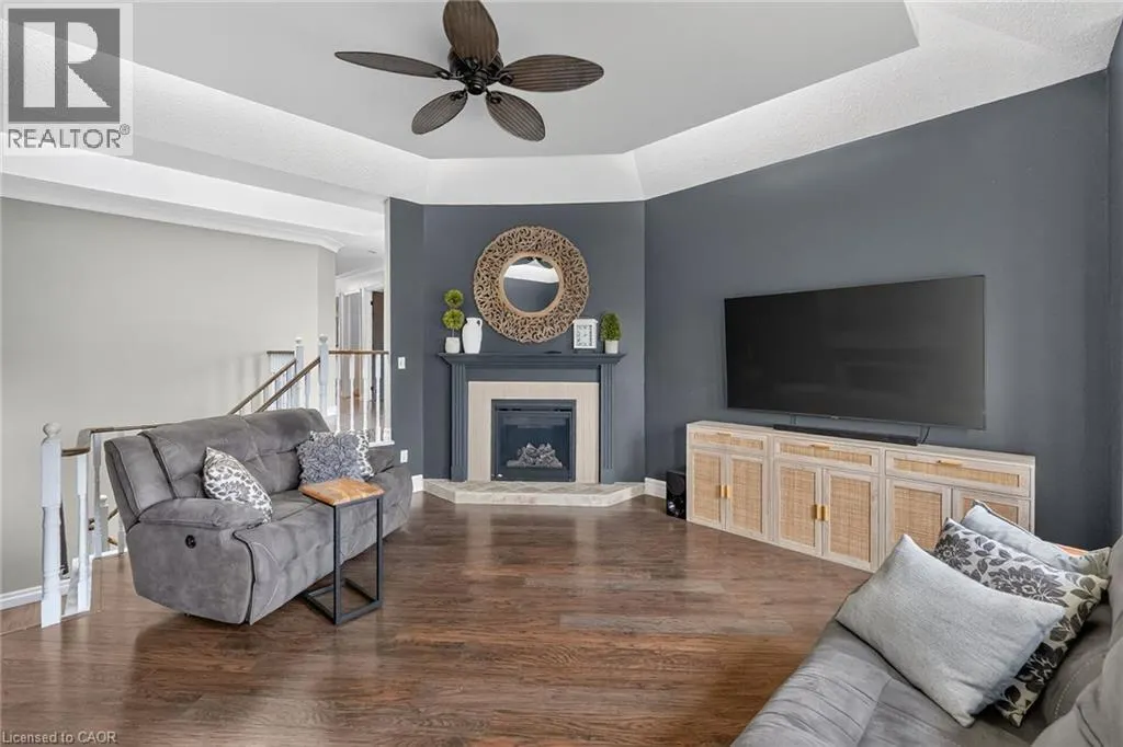 110 COVE Crescent