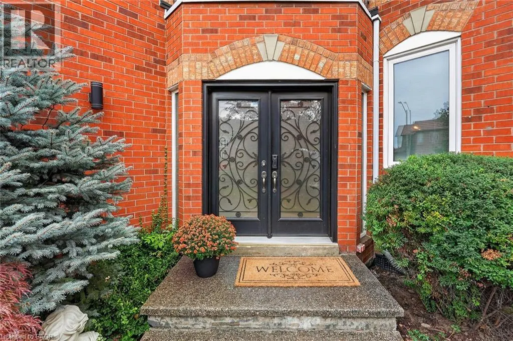 110 COVE Crescent
