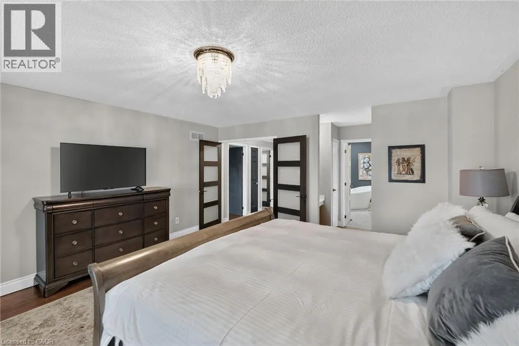 110 COVE Crescent
