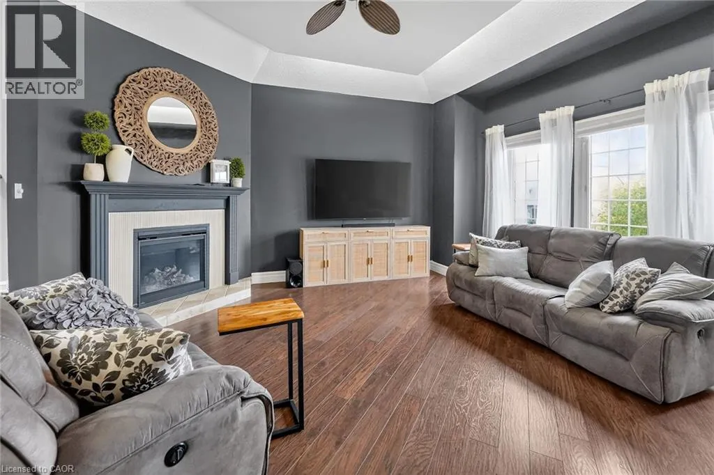 110 COVE Crescent