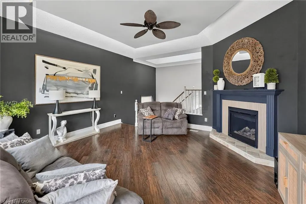110 COVE Crescent