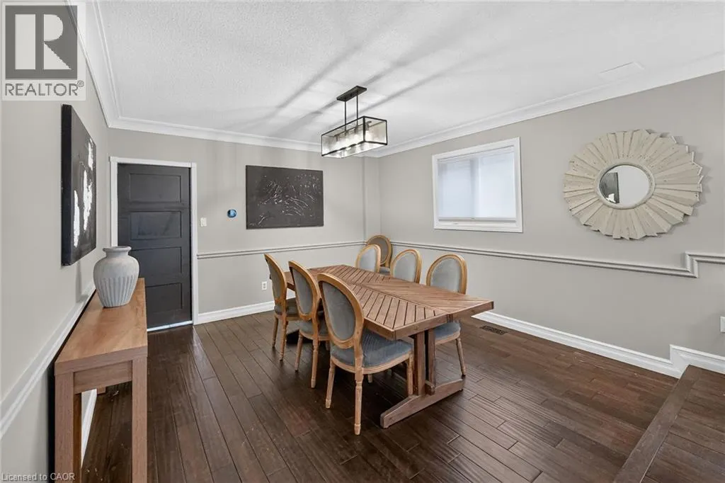 110 COVE Crescent