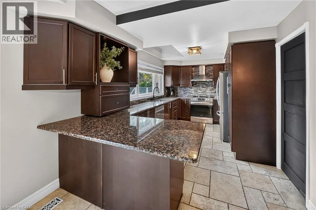 110 COVE Crescent