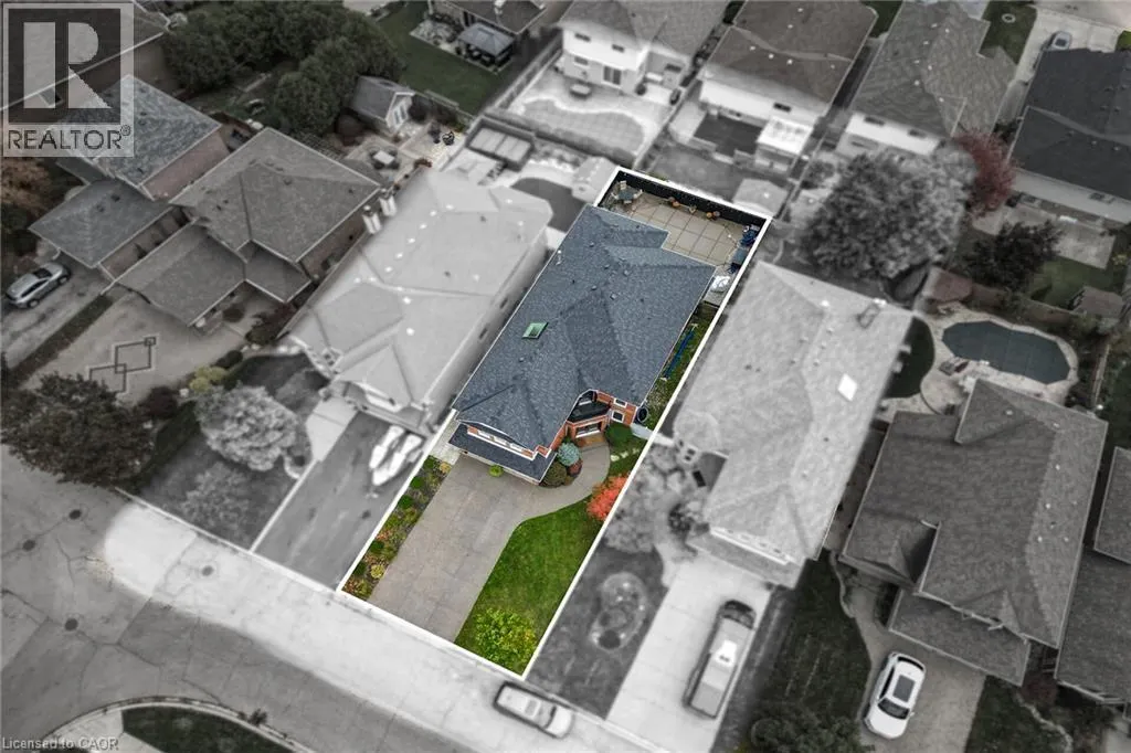 110 COVE Crescent