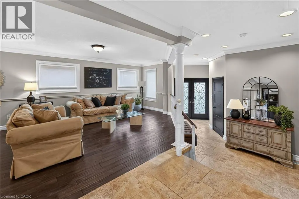 110 COVE Crescent