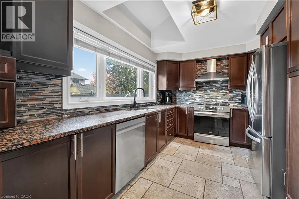 110 COVE Crescent