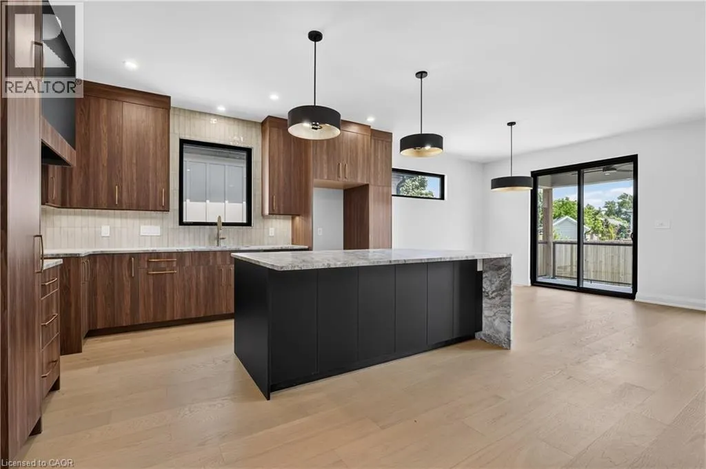 11 OAKLEY Drive