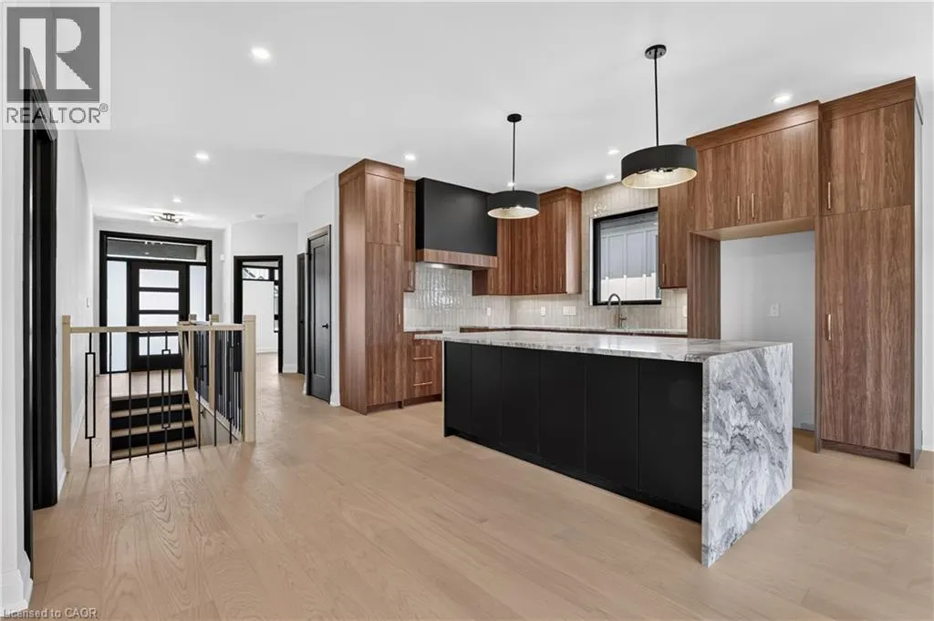 11 OAKLEY Drive