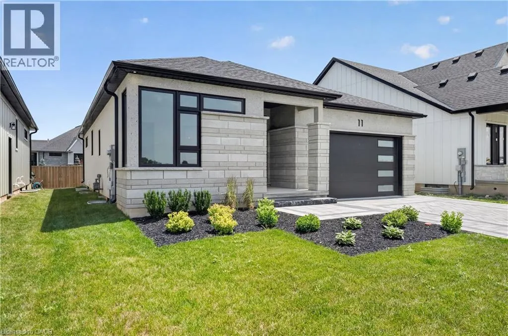 11 OAKLEY Drive