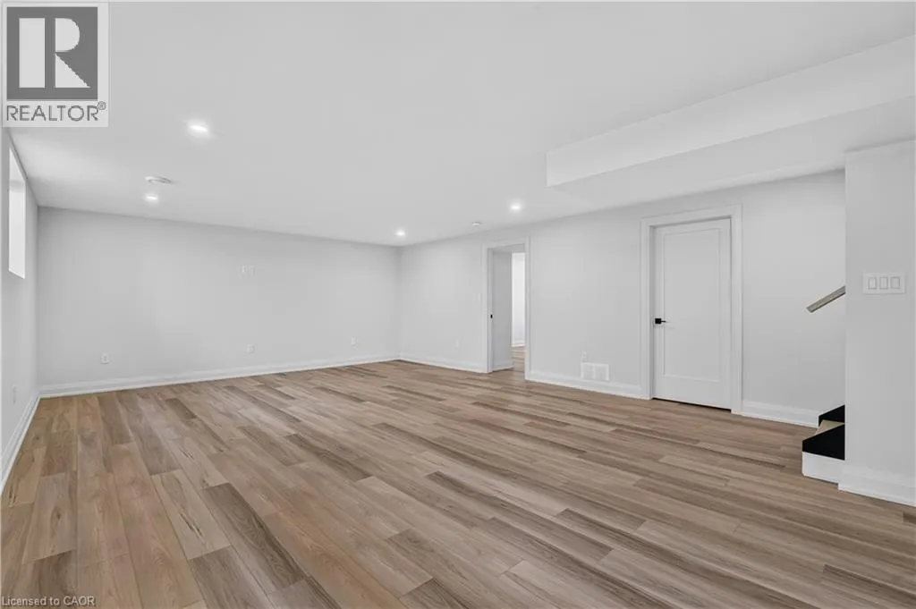 11 OAKLEY Drive