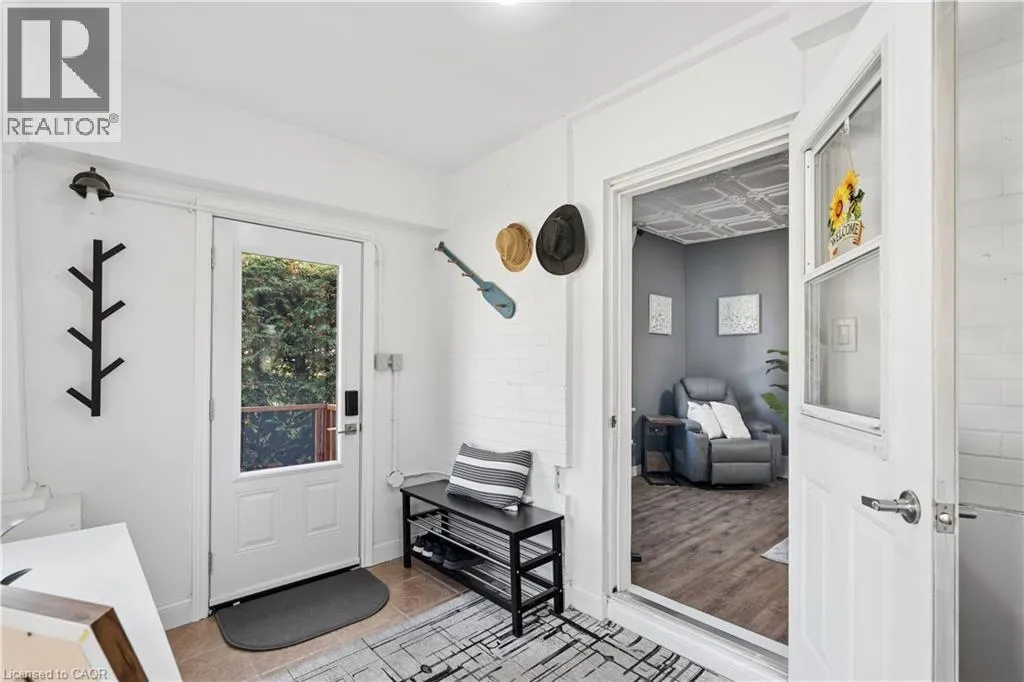 324 DALY Street