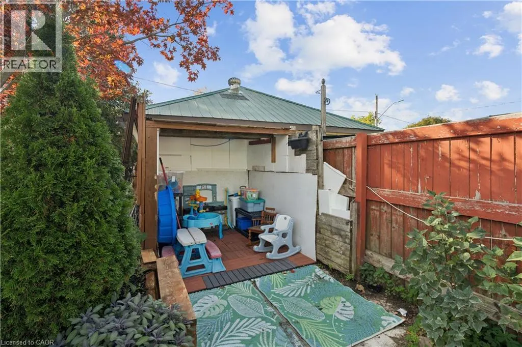 324 DALY Street